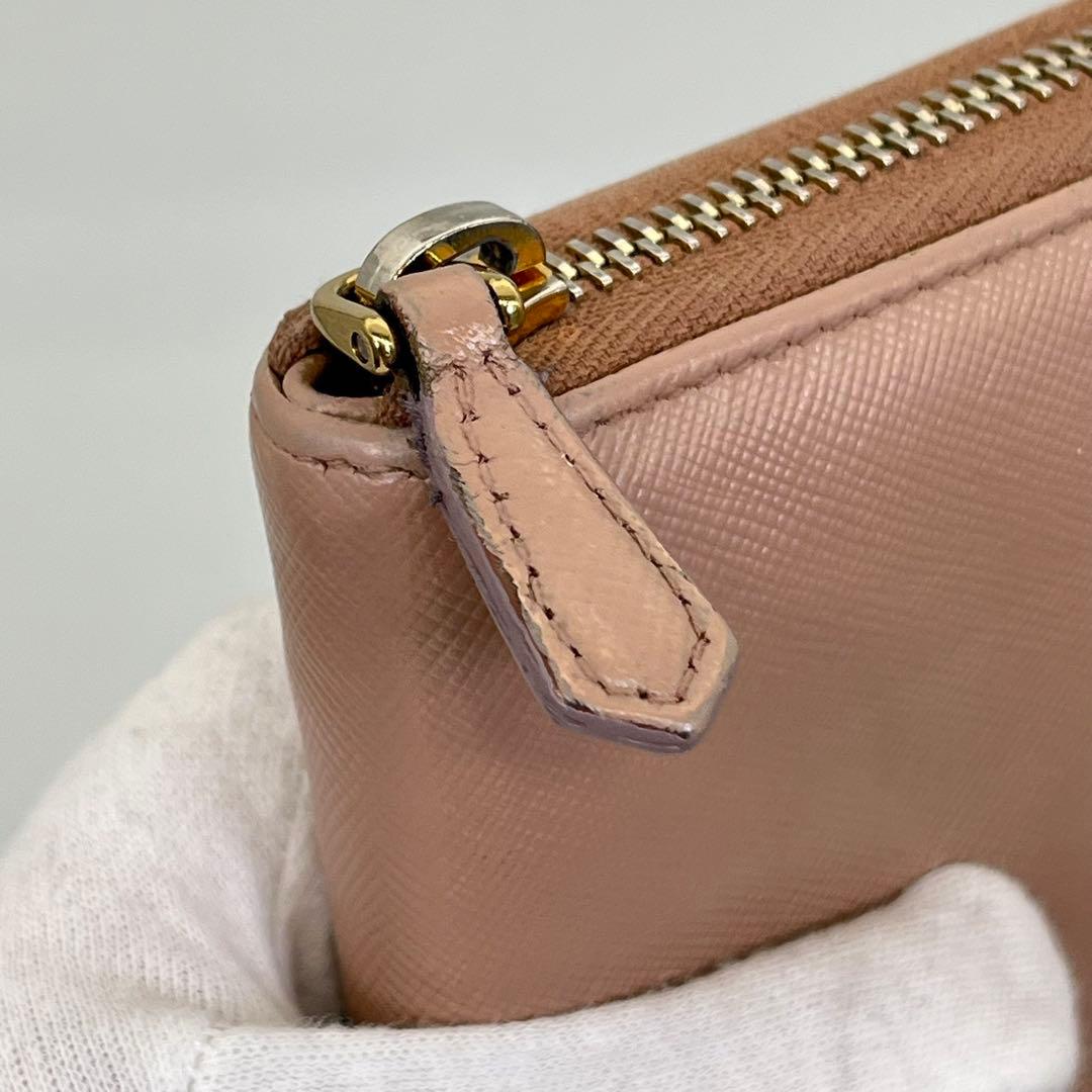 PRADA 長財布 ラウンドファスナー 三角ロゴ ゴールド金具 ピンク