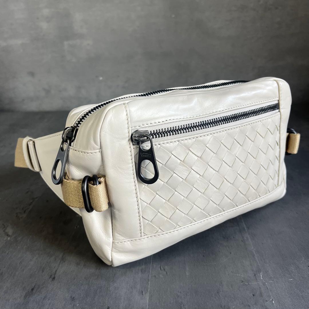 ボッテガヴェネタ イントレチャート ボディバッグ ウエストバッグ ホワイト