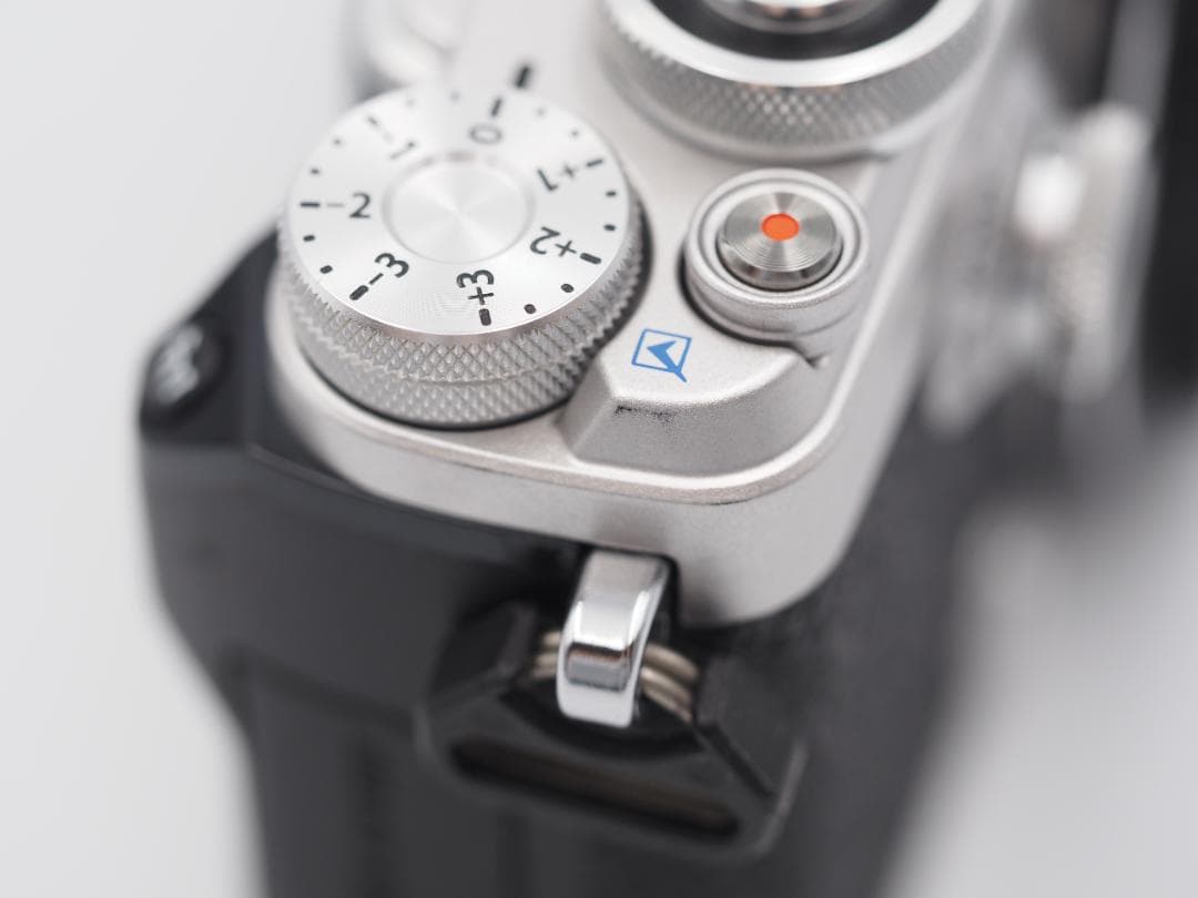 【値引き不可】OLYMPUS PEN-F(シルバー)