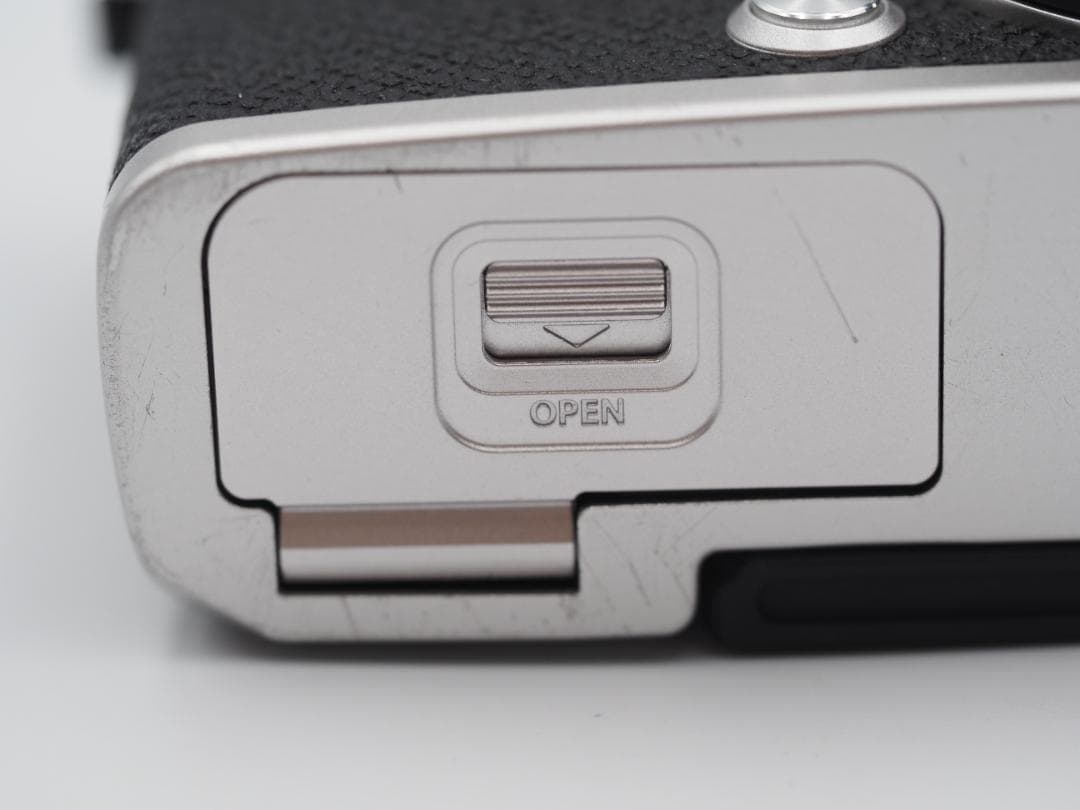 【値引き不可】OLYMPUS PEN-F(シルバー)