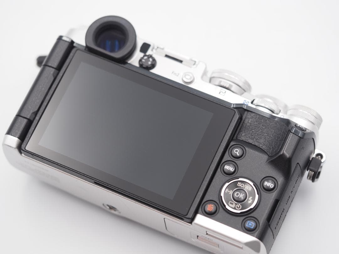 【値引き不可】OLYMPUS PEN-F(シルバー)