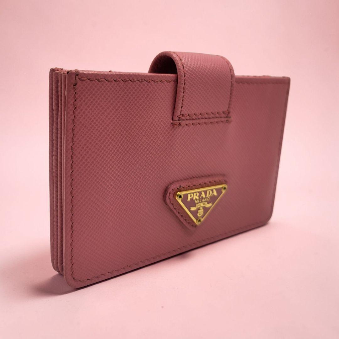 美品 PRADA サフィアーノ カードケース ピンク レザー 三角ロゴ - メルカリ