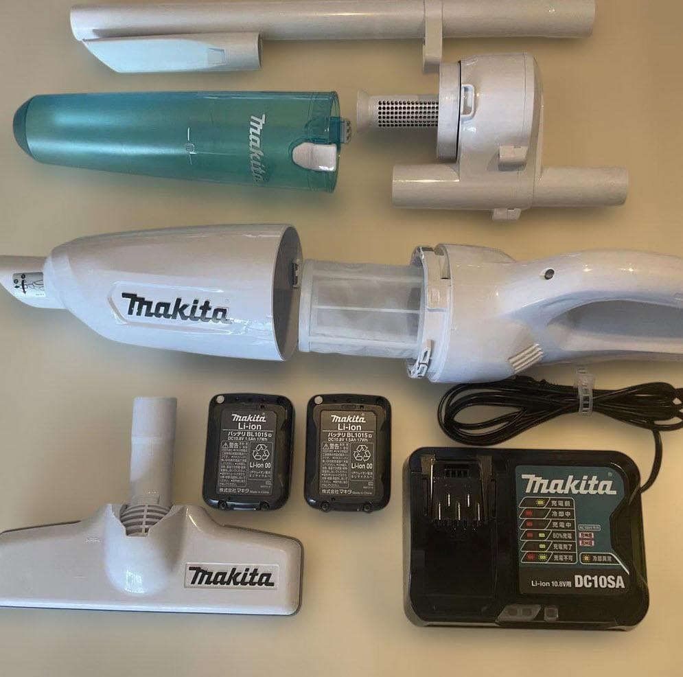 マキタ 充電式クリーナー CL106FD 充電器／バッテリー２個セット