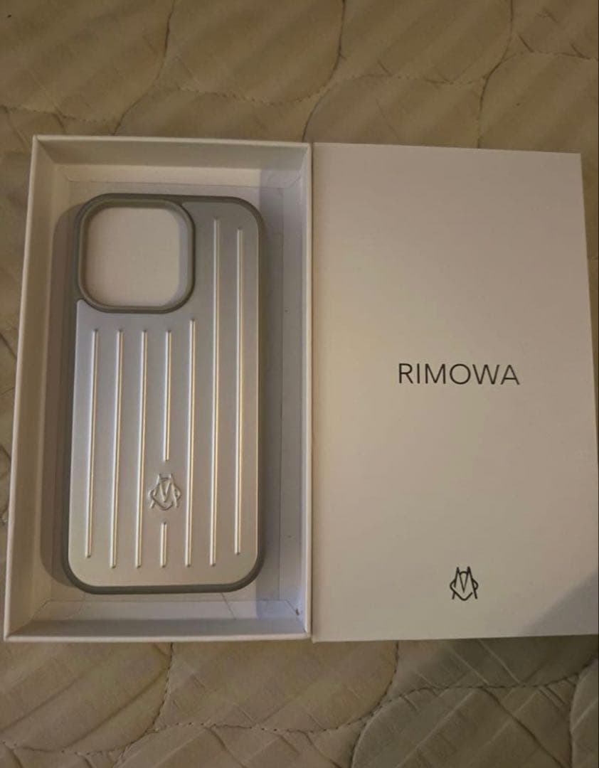 RIMOWA iPhone16 Pro用ケース シルバー