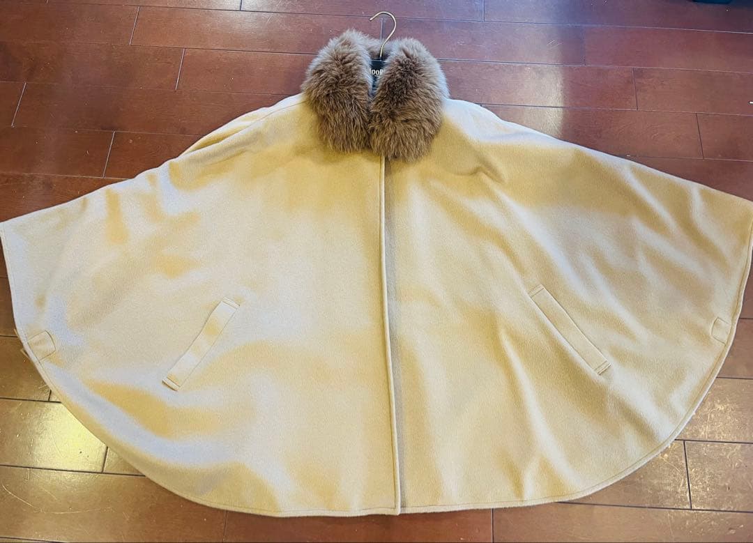 BARNEYS NEW YORK♡ベージュファー付きケープコートの通販はau PAY