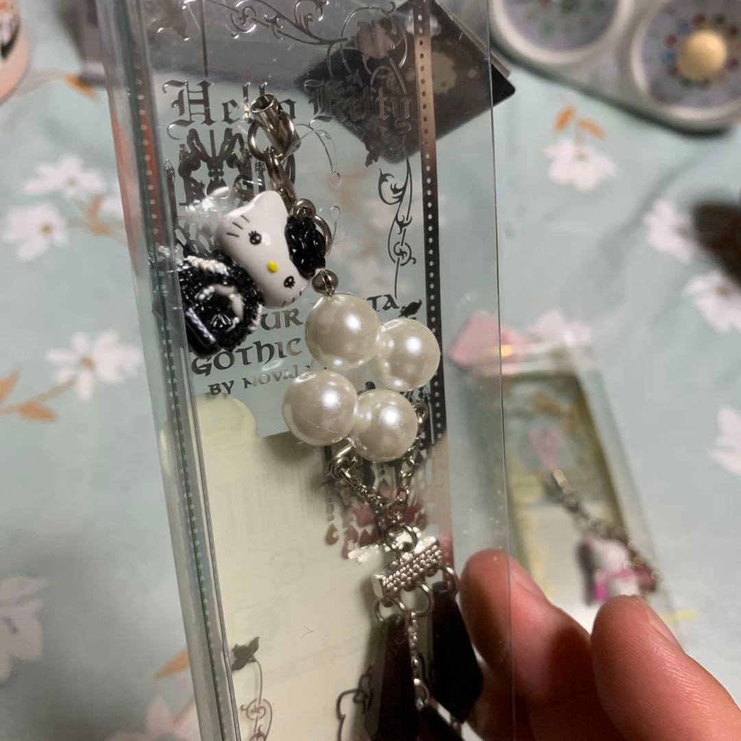 日*9様 ★超激レアハローキティ ゴシックスタイルストラップとロリータストラップ