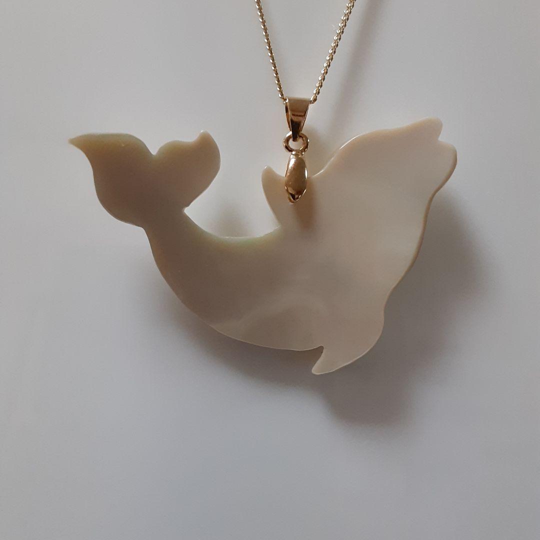 夜光貝　(雪桜様。お取引き中)　『月にウサギ:プルメリア:イルカ』ペンダント。