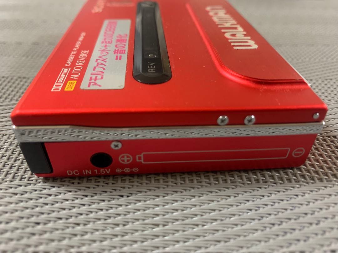 リサ　SONY WM-501 レッド WALKMAN ウォークマン