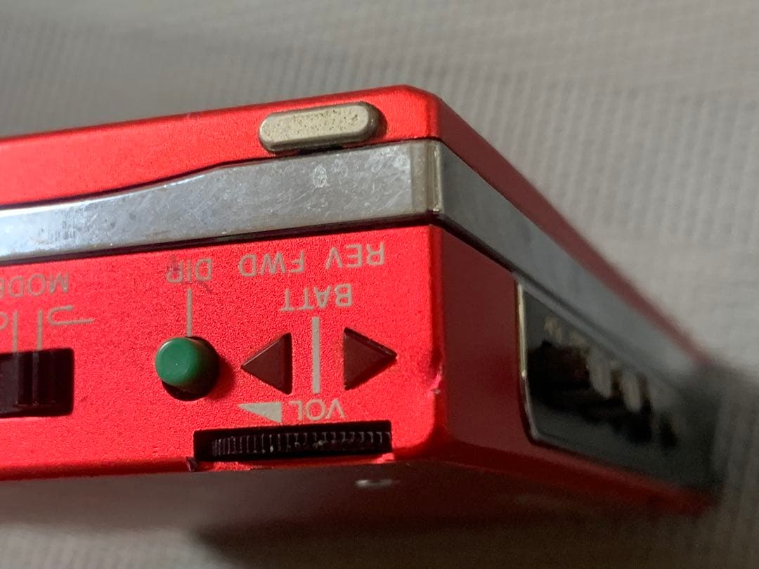 リサ　SONY WM-501 レッド WALKMAN ウォークマン