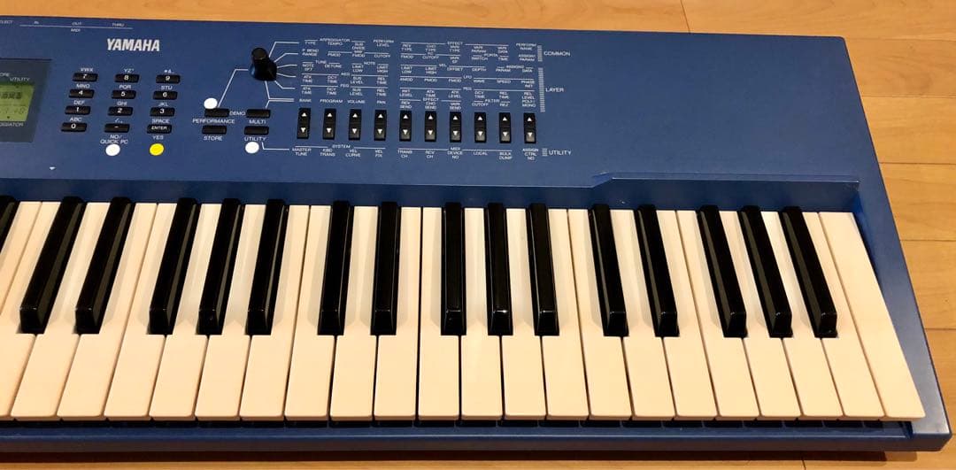 YAMAHA CS1X デジタルシンセサイザー　ケース付