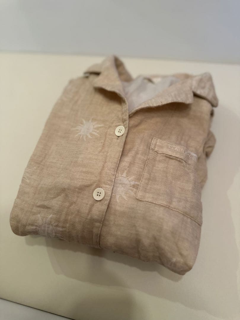 MALI RAJ ベージュ 太陽模様 パジャマセット