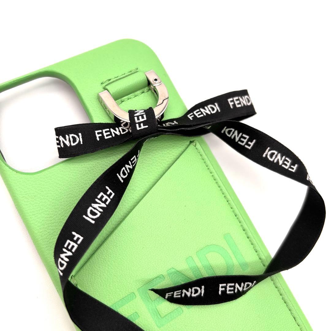 極美品 フェンディ iPhone15 ケース ロゴ レザー エメラルドグリーン