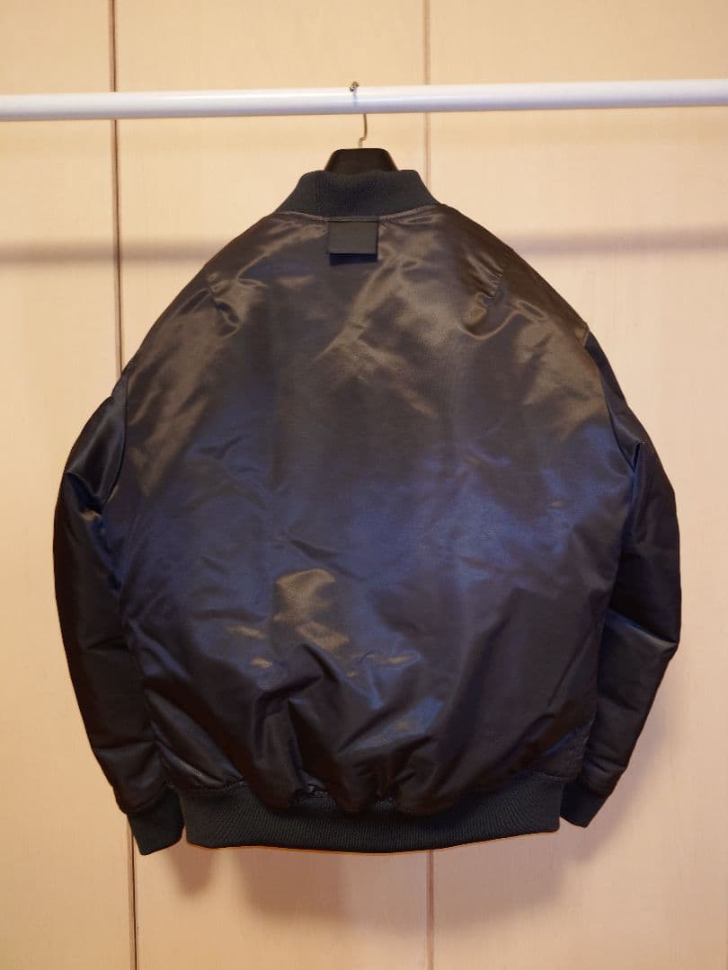 ユニクロ　+J復刻版ハイブリッドダウンオーバーサイズMA1　Lサイズ グレイ