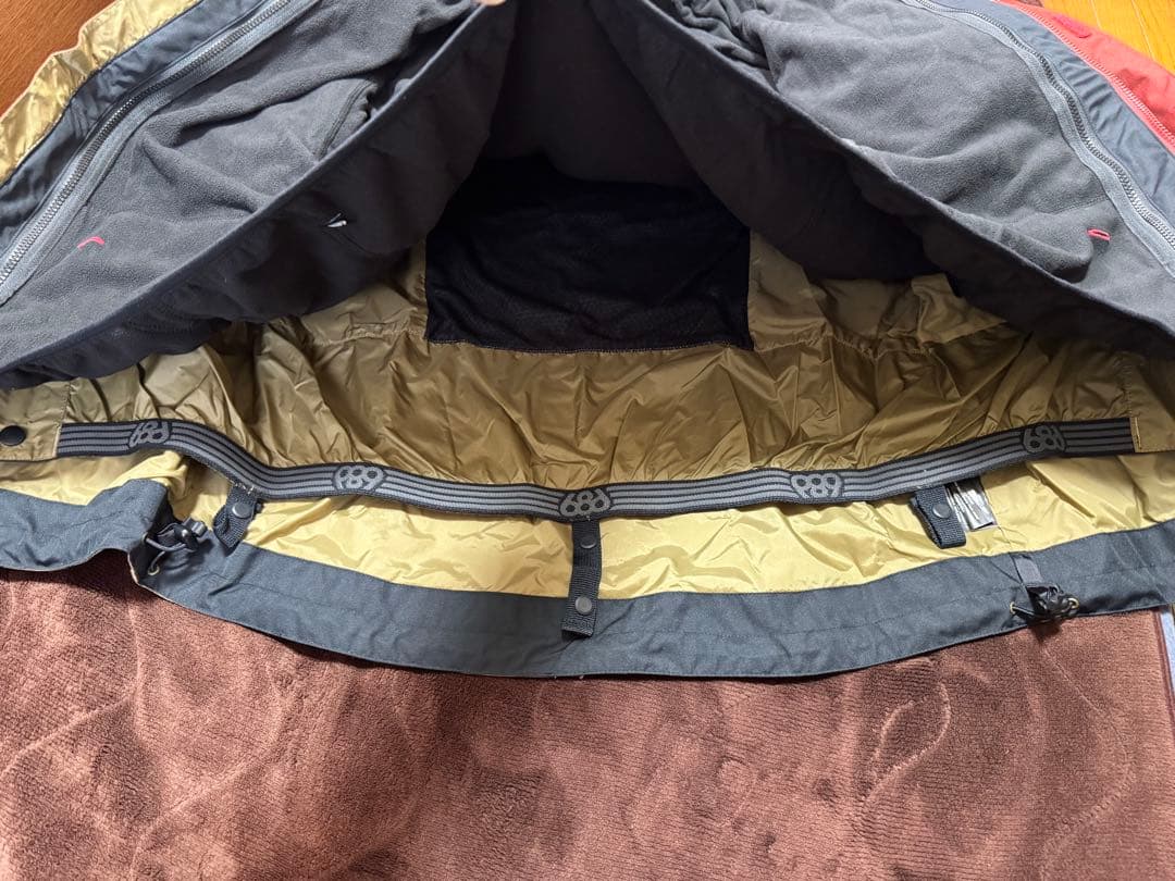 ★SIXEIGHTSIX 686 スノーボードウェア　ジャケット