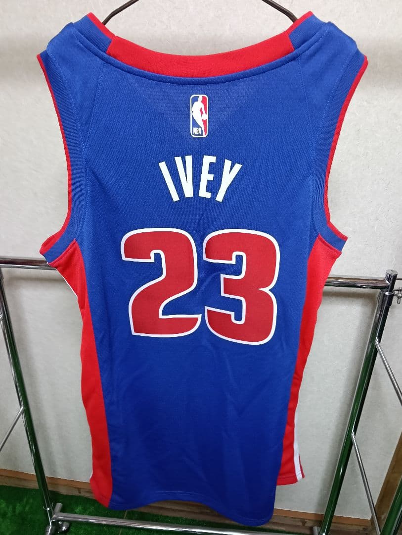 新品タグ付き！ナイキ製 デトロイト・ピストンズ アイビー スウィングマンジャージ