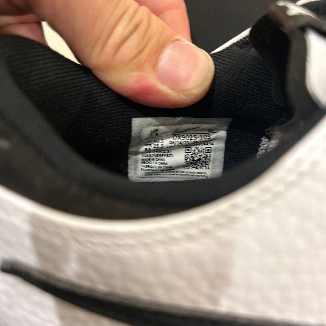 ナイキ　エアズームビクトリー3（ワイド） 25.5cm