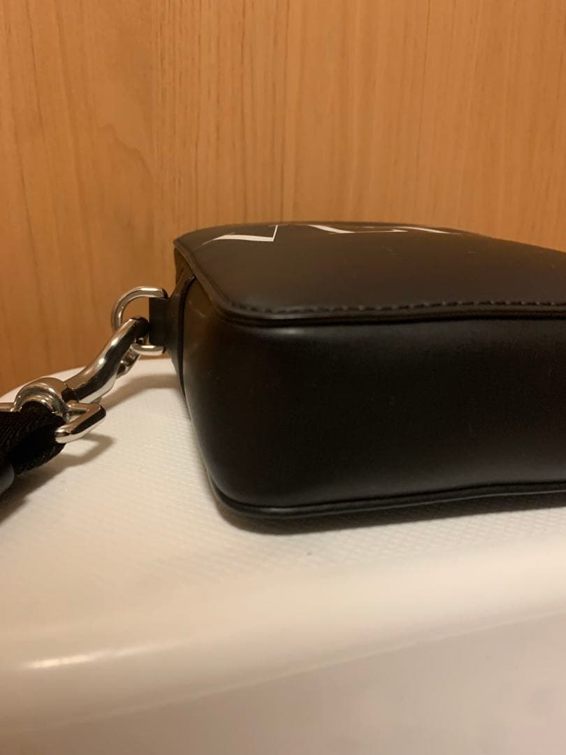 ヴァレンティノ VALENTINOレザーショルダーバッグ　美品