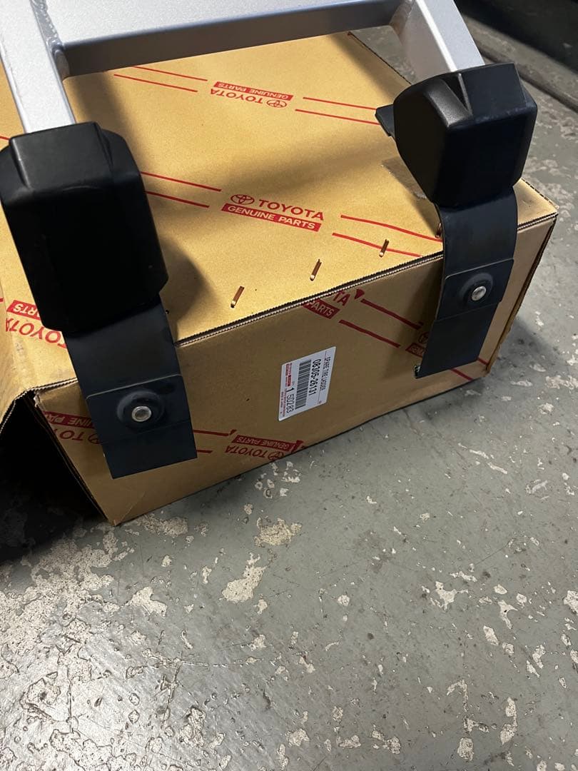 トヨタ純正　リヤラダー　ハイエース等　中古