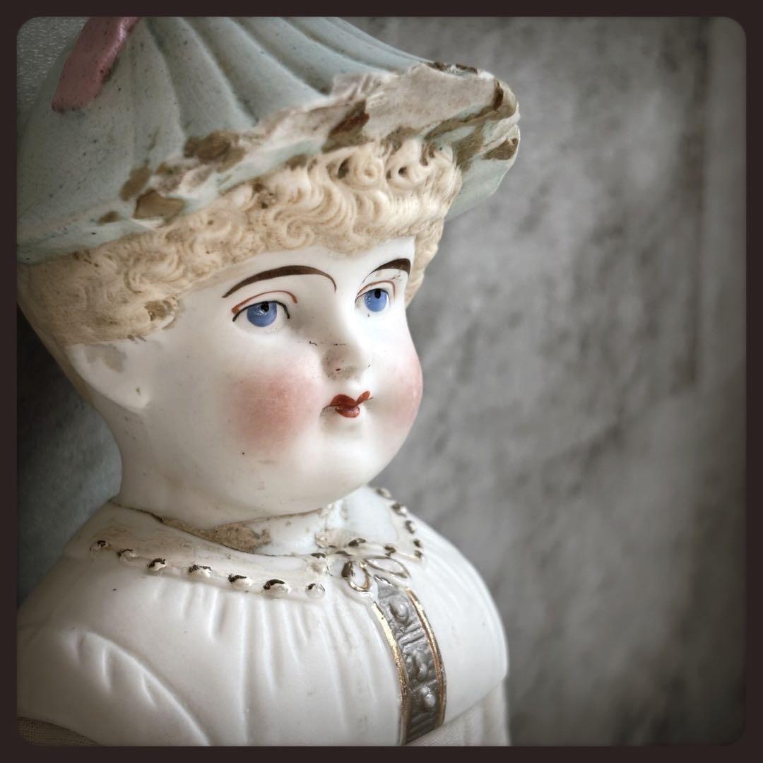 アンティーク 青いボネのパリアンドール　　　　　　　　 ビスクドール