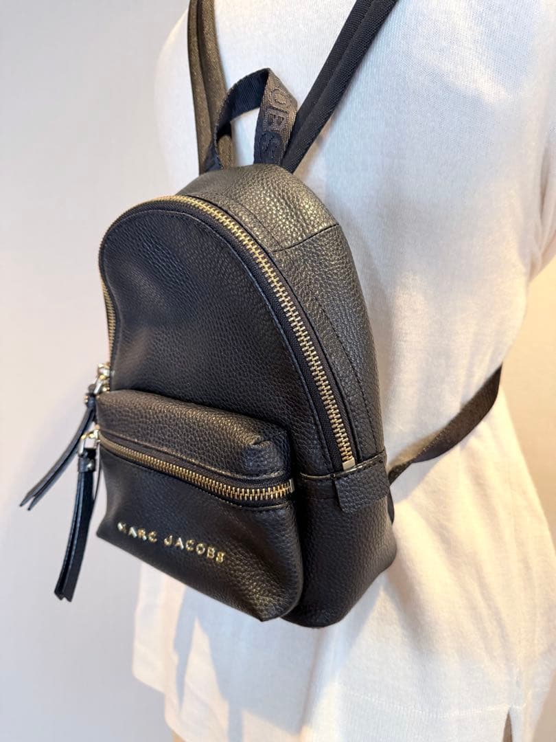 【美品】MARC JACOBS マークジェイコブス　ミニリュック　ブラック