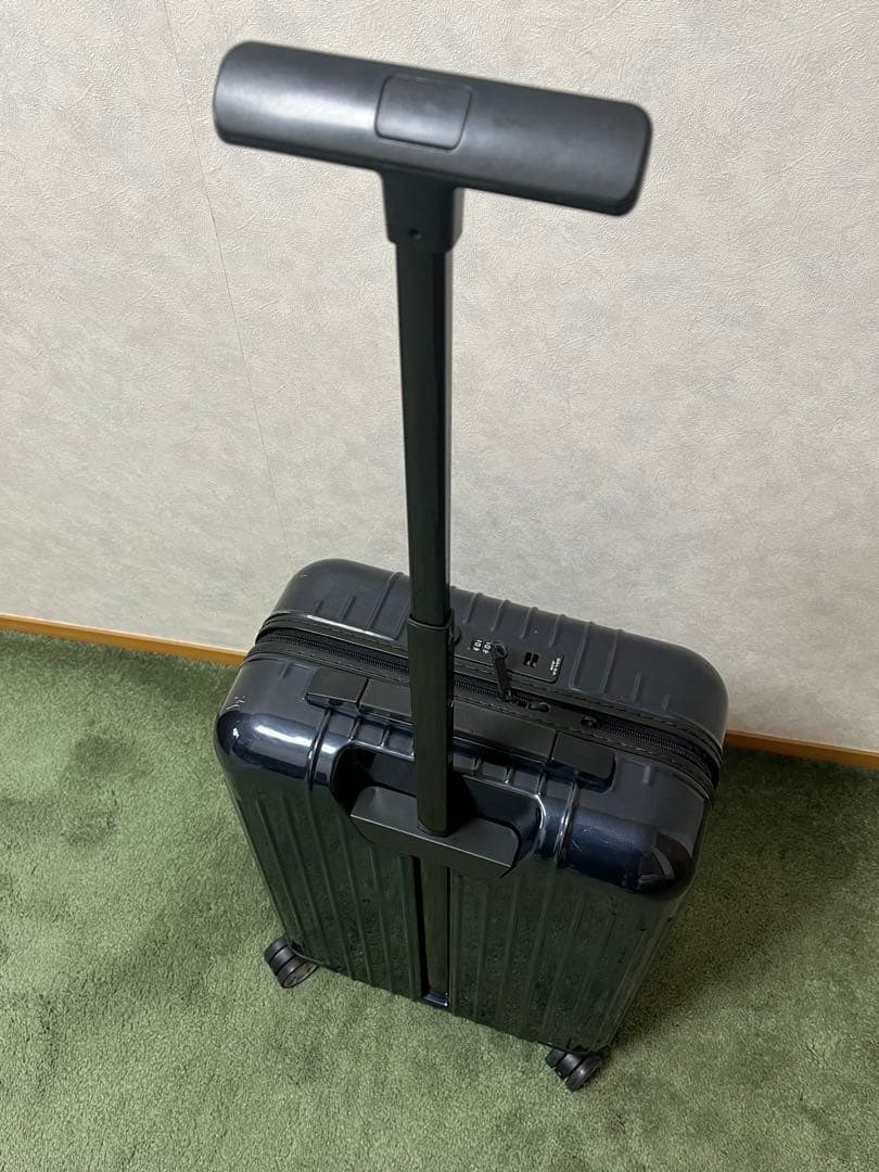 人気モデル　リモワ サルサエアー 34L 4輪 機内持ち込み可能　美品　正規品