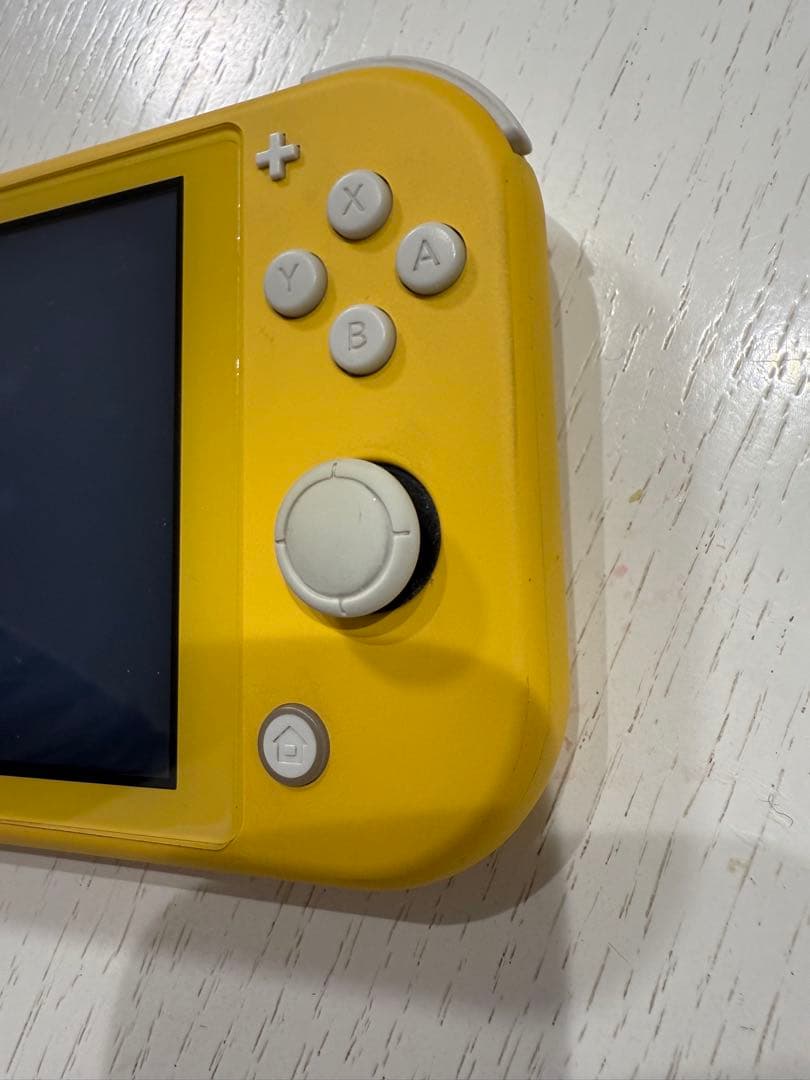 ニンテンドースウィッチライト　イエロー