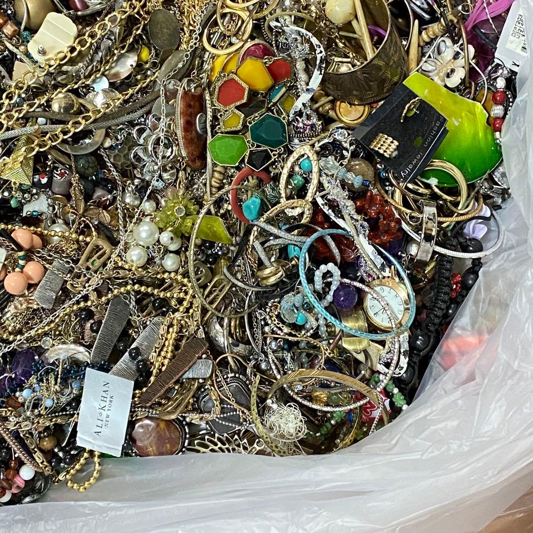 大量　まとめ売り　ジャンク　未選別　アクセサリー色々⑥　約9.1㎏　ネックレス他