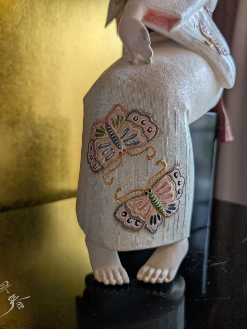 西頭哲三郎作 陶器製日本人形 「早春」- 繊細な美しさが光る逸品 レア