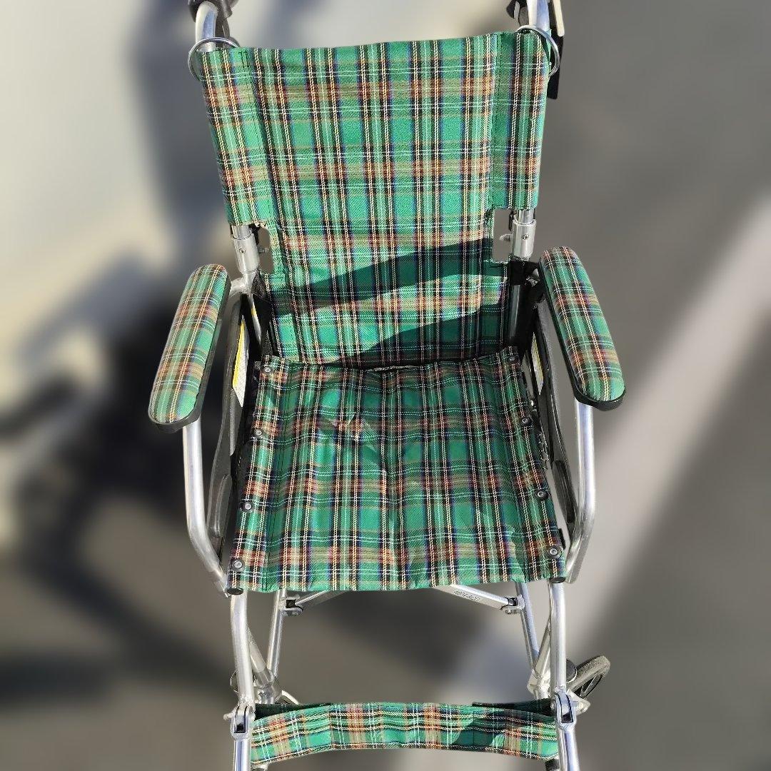 折りたたみ式緑のチェック柄介助用車椅子 程度良品
