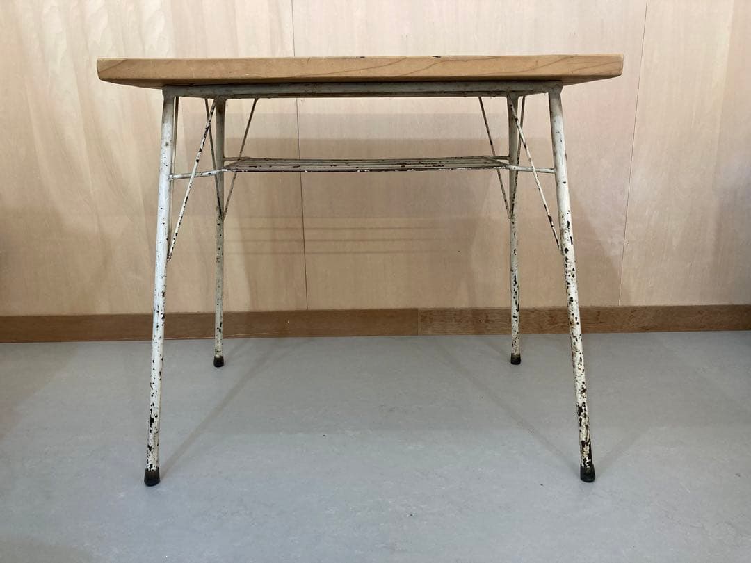 見直ししました。】古道具のテーブル