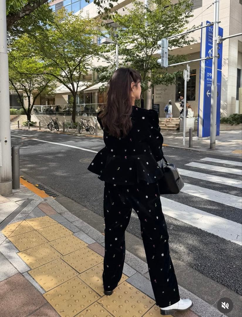 【新品未使用】Bibiy. 刺繍ベルベットパンツ ブラック