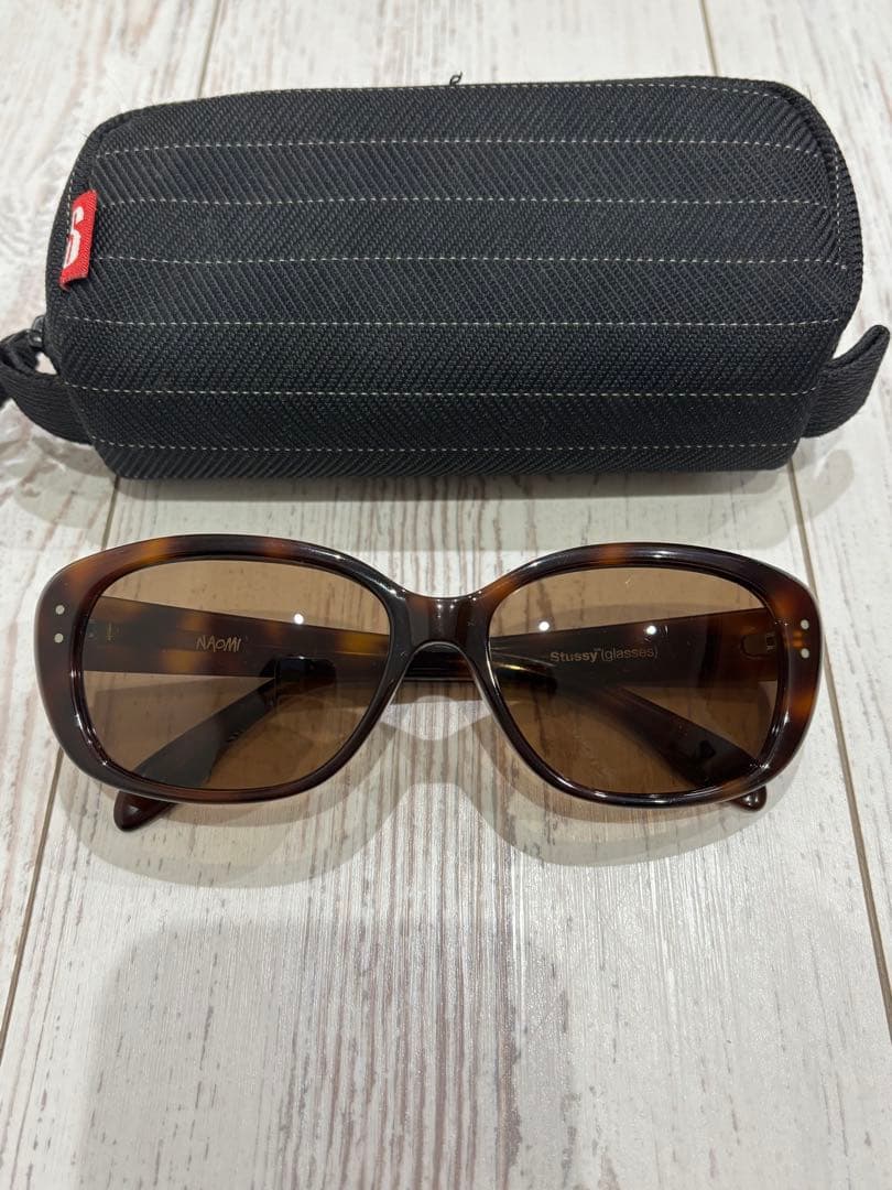 Stussy ブラウン サングラス ケース付き　Naomi