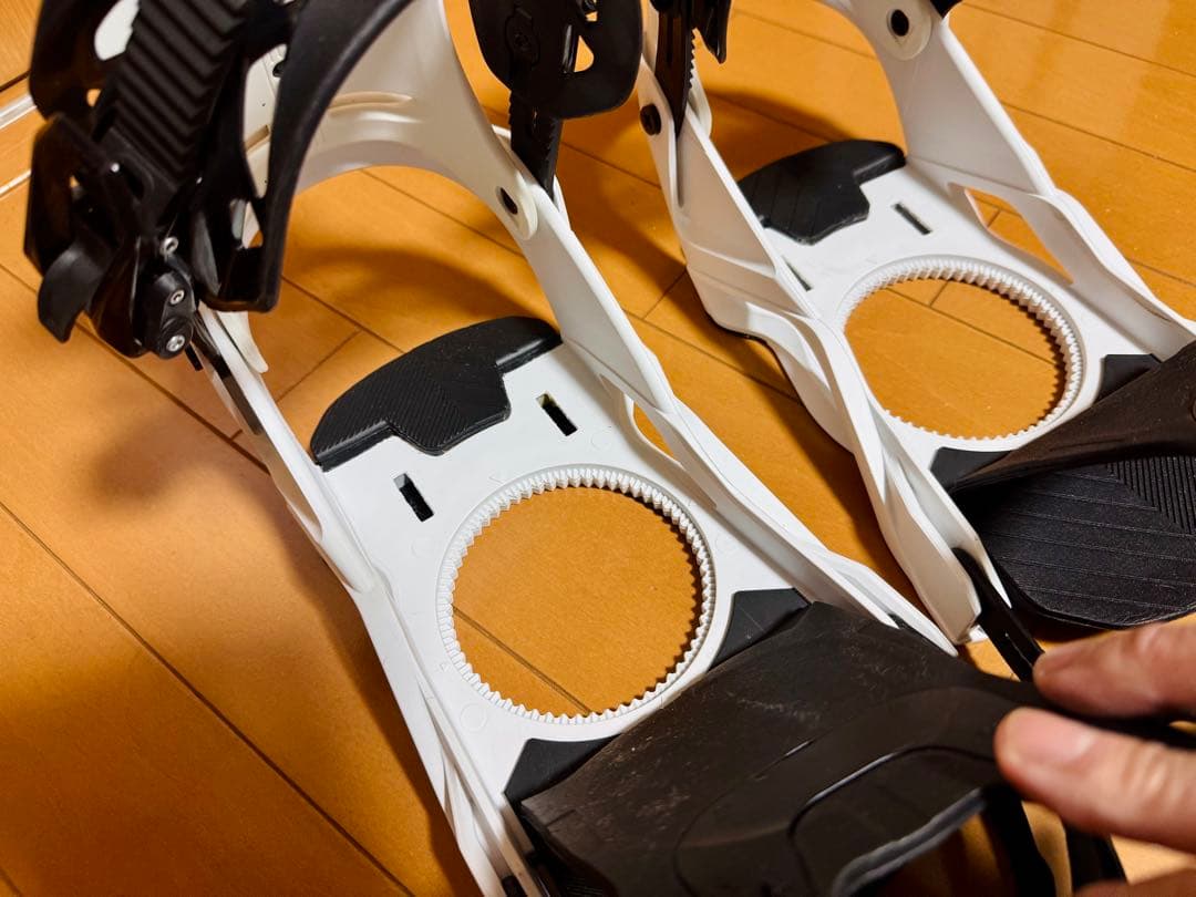 使用1回 ほぼ新品 SALOMON RHYTHM スノーボード L ビンディング