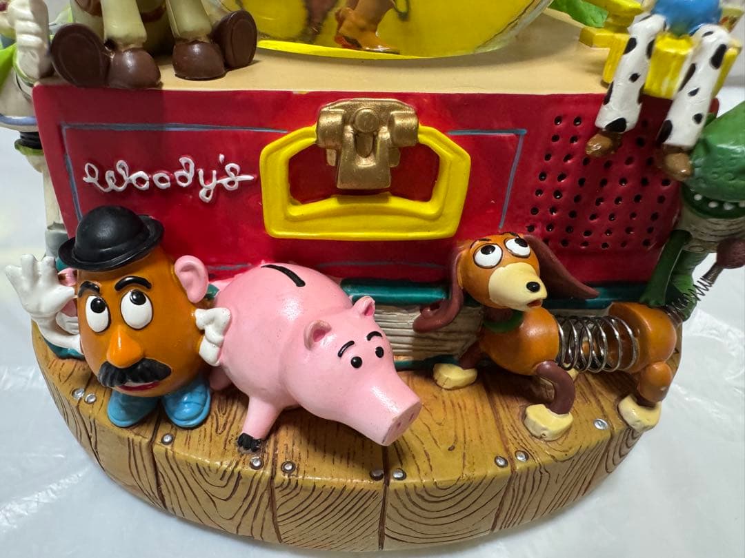 ディズニーストア トイストーリー2 オルゴール付きスノーグローブ