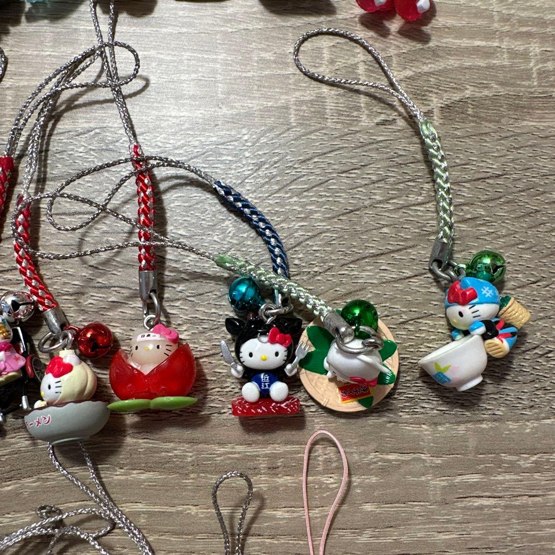 d*9様 【地域限定】ハローキティ ストラップ 33個セット - メルカリ