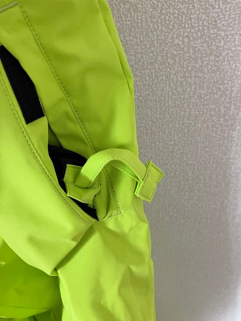 新品　スノーウェア 上下セット 150cm 黒緑×黄緑