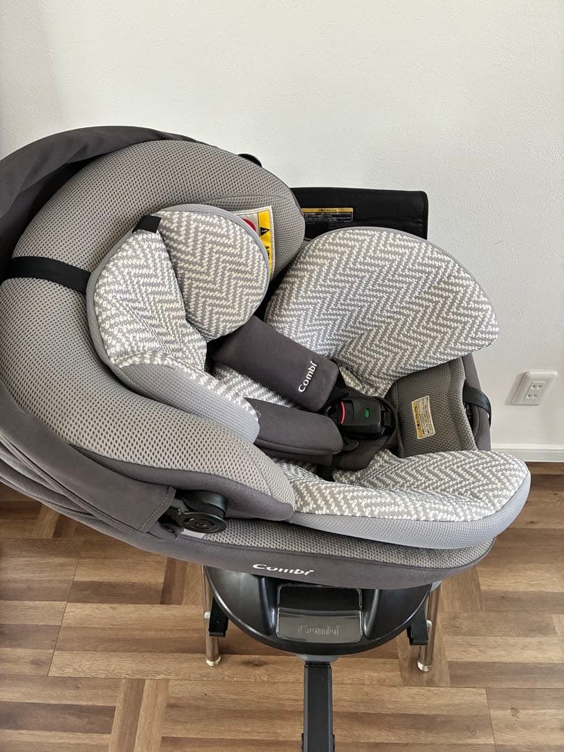 Combi チャイルドシート 新生児〜4歳 ISOFIX対応