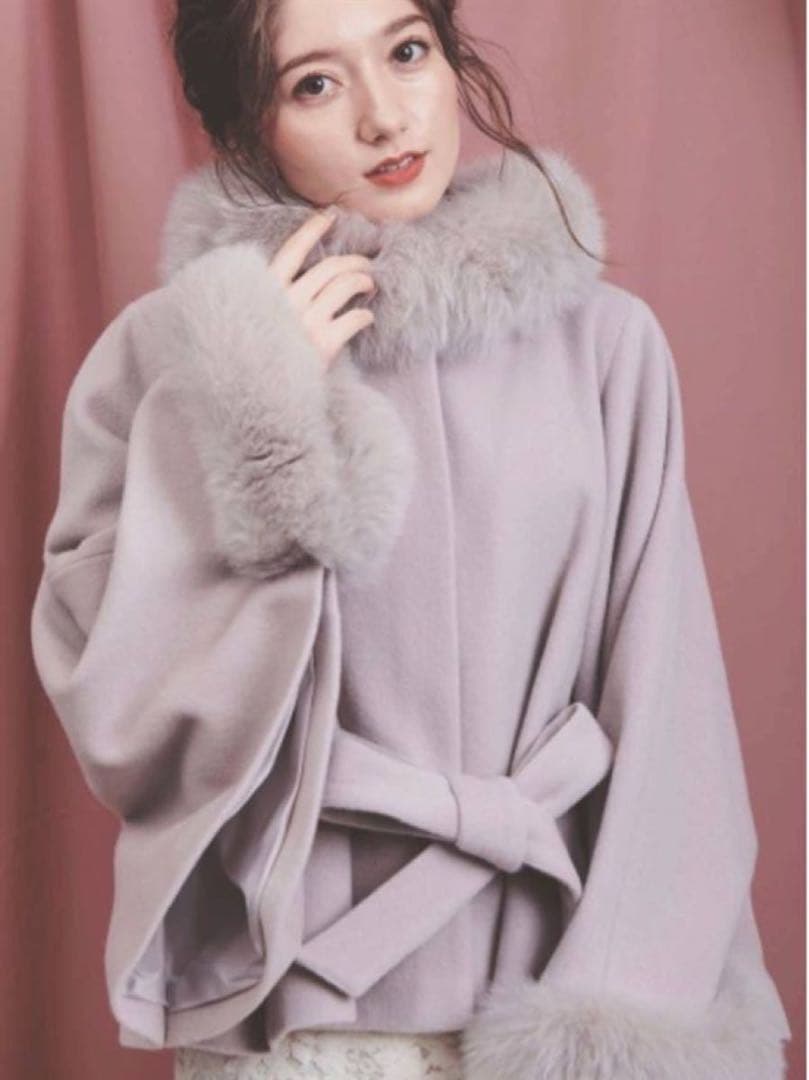 Noela 衿ファー付ポンチョコート　ベージュ