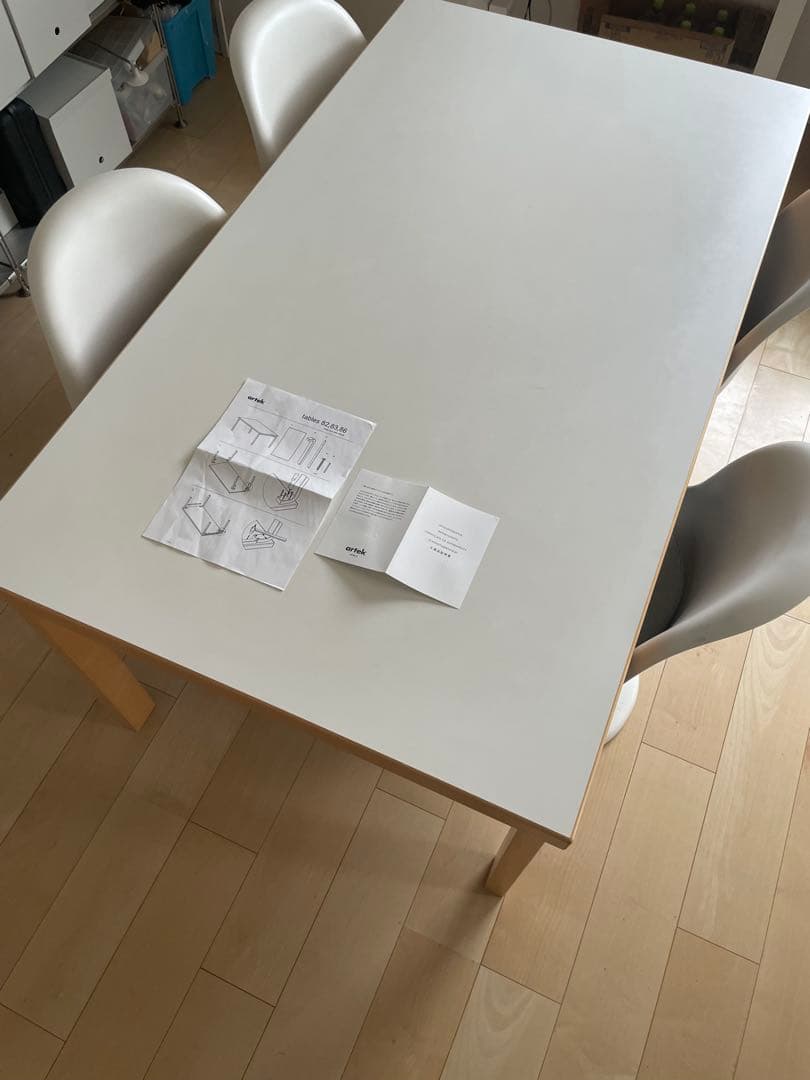 artak ホワイト　ダイニングテーブル　artek TABLE 82A