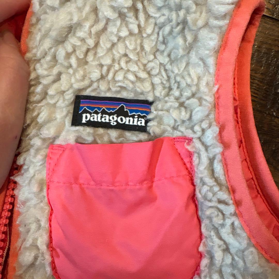 patagonia フリースベスト 2T クリーム/ピンク - メルカリ