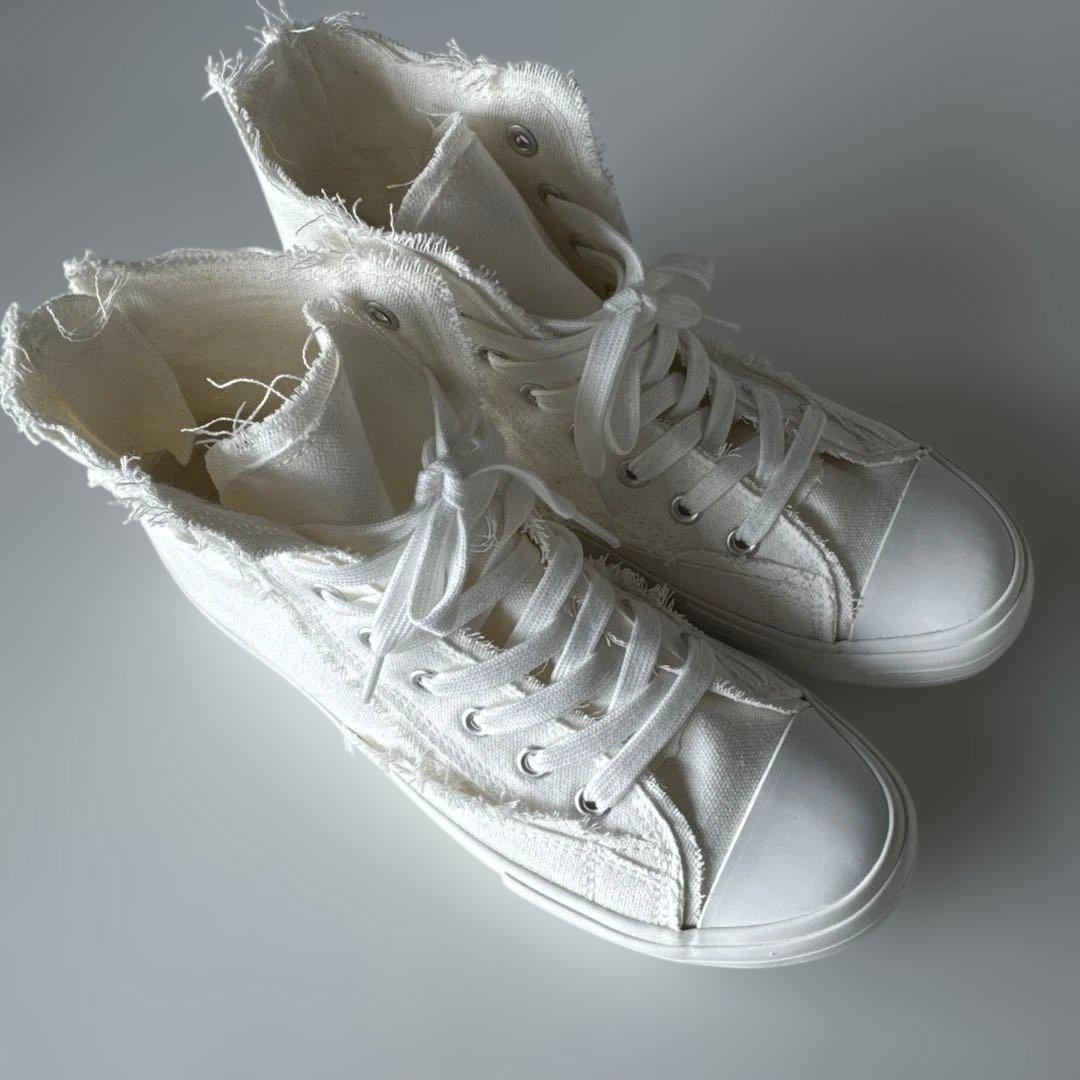 Vaqutaux ハイカット スニーカー 白 新品未使用