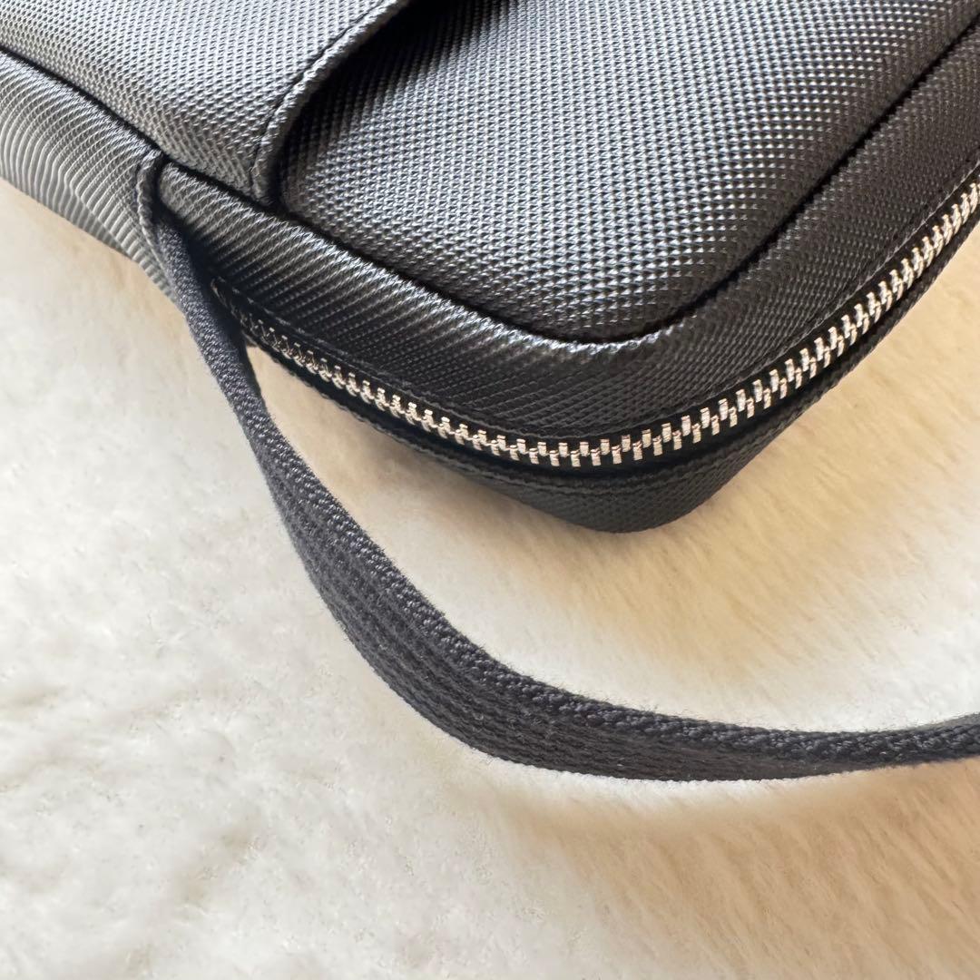 現行モデル✨ラコステ　メンズクラシック バーティカルカメラバッグ　LACOSTE