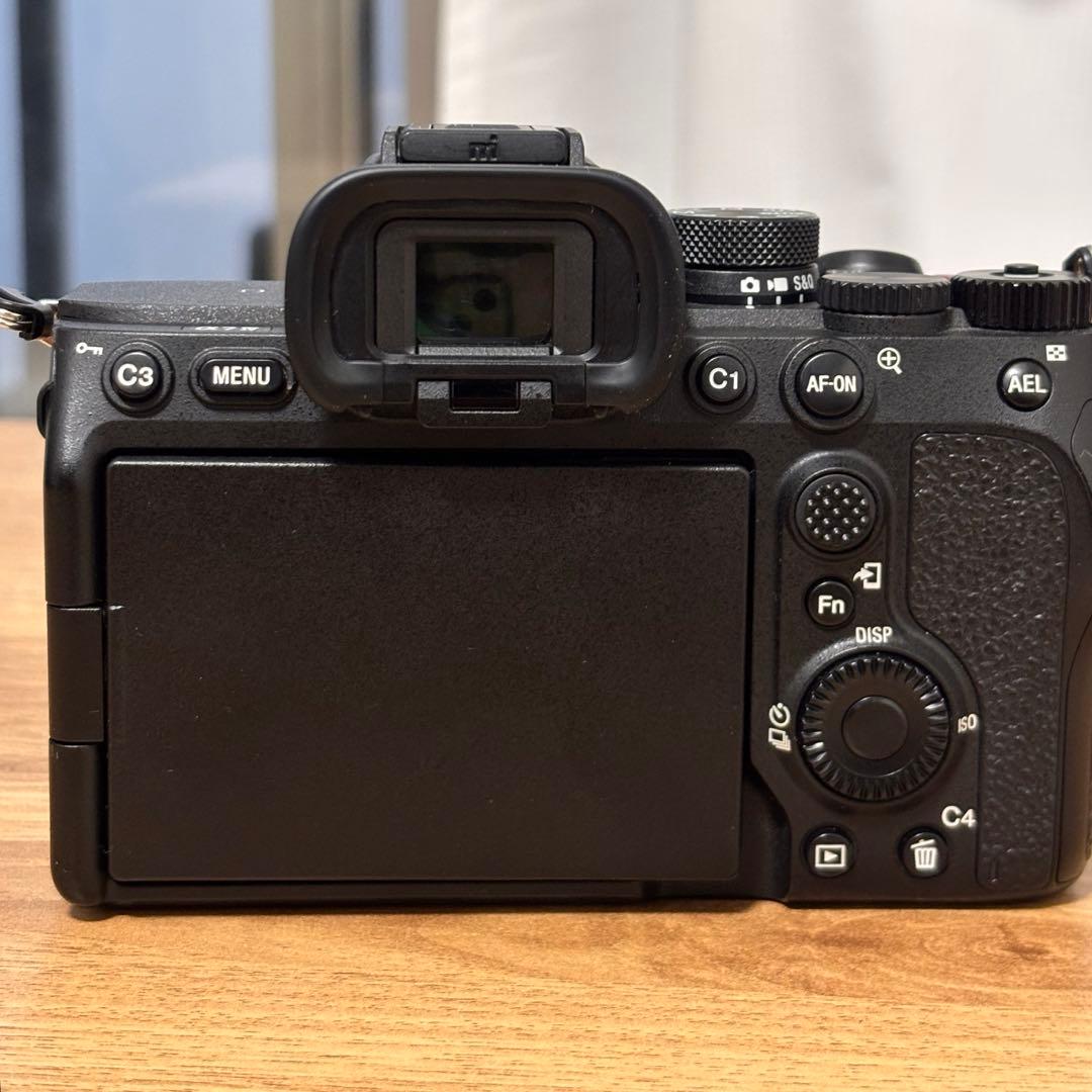 【1/4まで緊急値下げ】SONY α7iv ミラーレスカメラ ストラップ付き