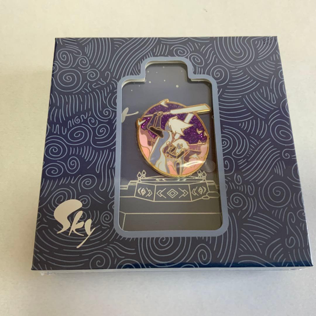 新品未開封・未連携】Sky星を紡ぐ子どもたち 峡谷の大精霊 ピンバッジ