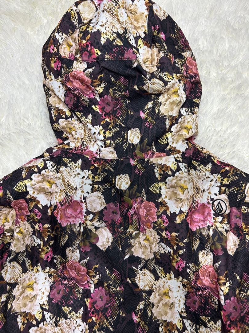 美品　VOLCOM　スノーボードウェア　ジャケット　花柄　M　レディース