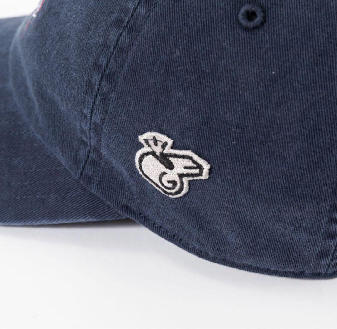 HUT 刺繍ロゴ ネイビーキャップ