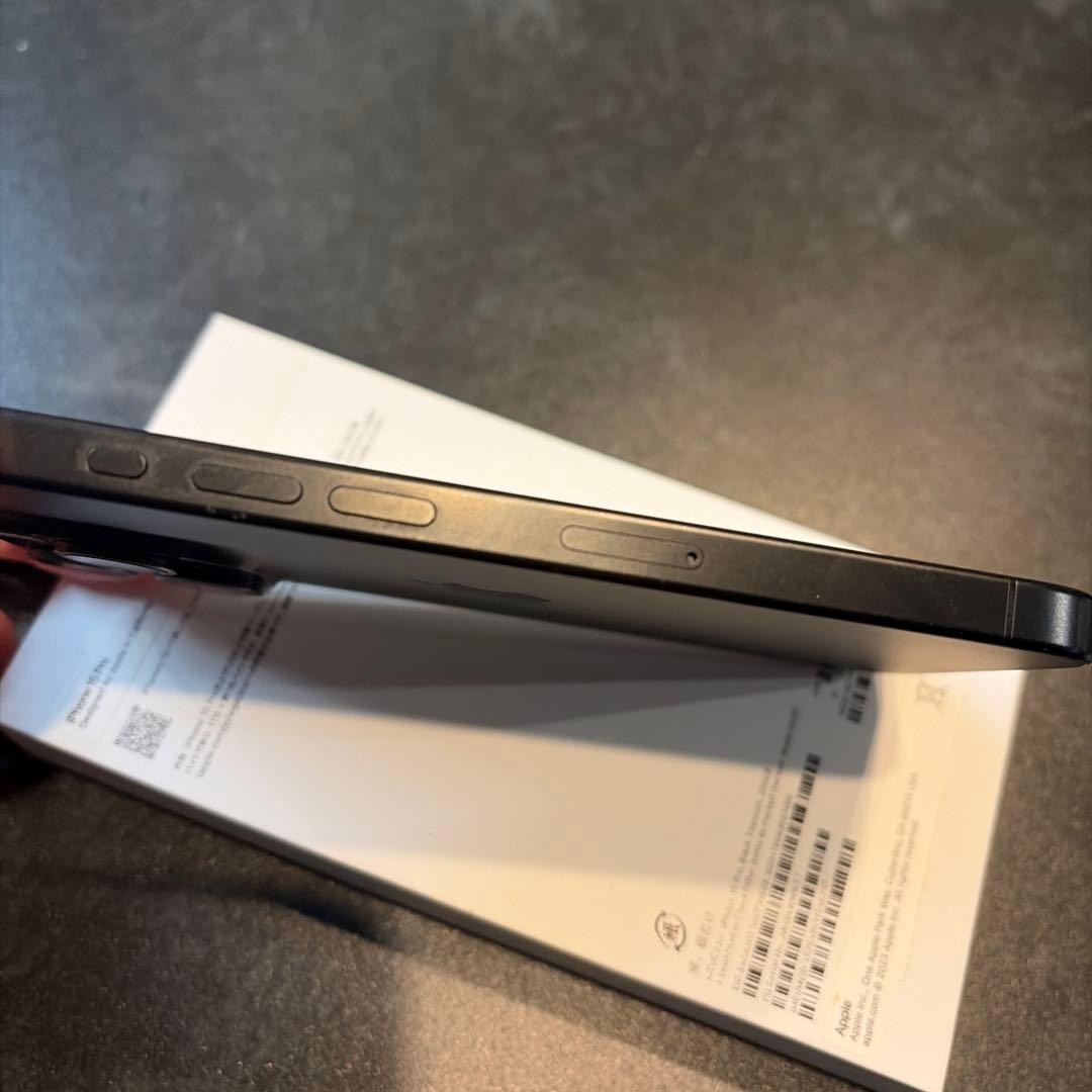 iPhone 15 Pro ブラックチタニウム　256GB SIMフリー