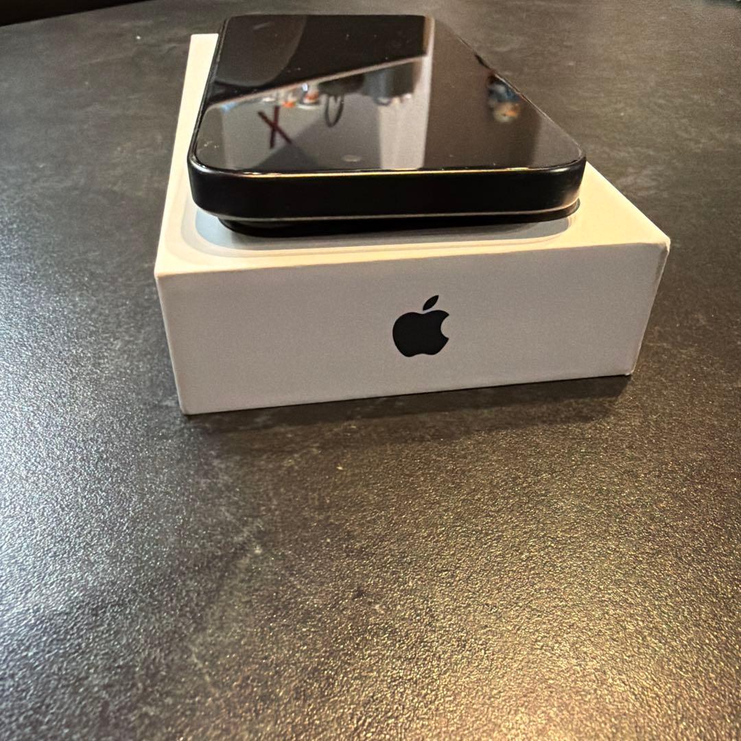 iPhone 15 Pro ブラックチタニウム　256GB SIMフリー