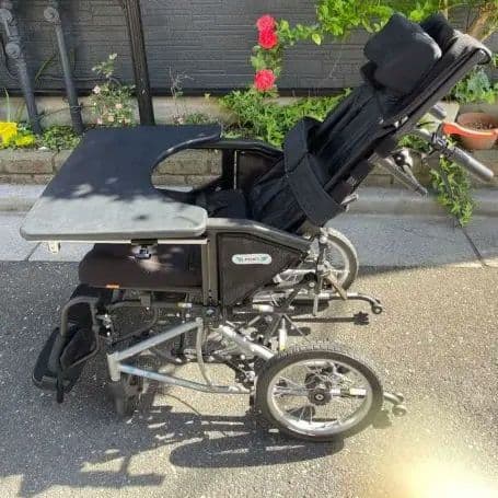 ティルト&リクライニング車椅子