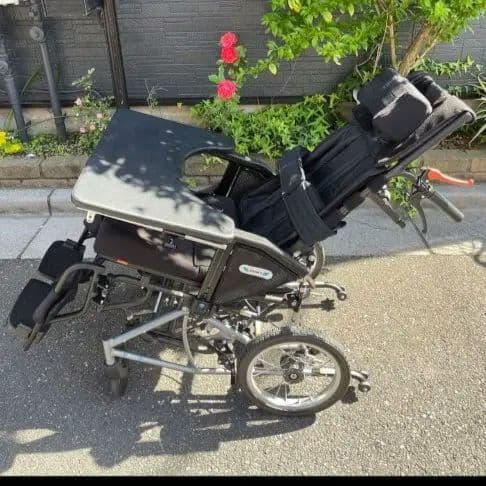ティルト&リクライニング車椅子